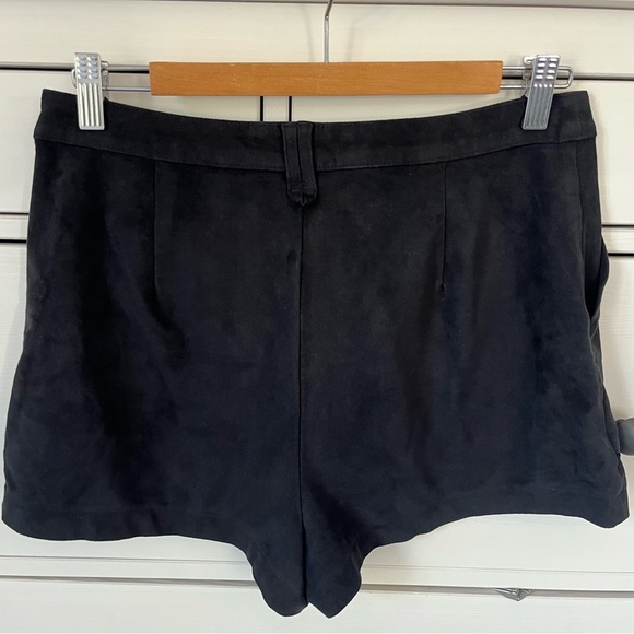 Abercrombie & Fitch Black Vegan Suede Shorts size 10 - Picture 2 of 3